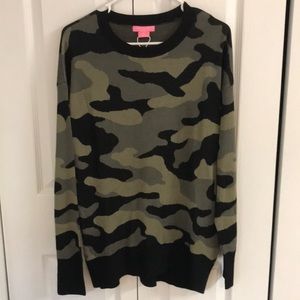 ISAAC MIZRAHI Size M, soft camouflage sweater lightweight. P2P 23”, Length 28”